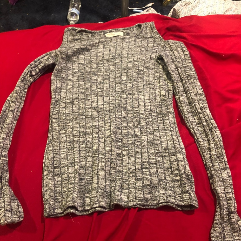 Cutout shoulder long sleeve
